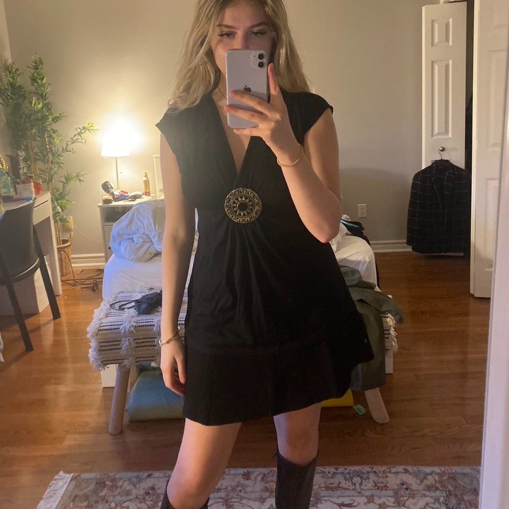 Black top with gorgeous pendant in the middle